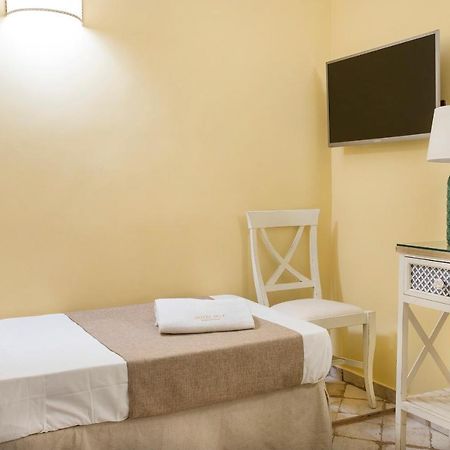 (22 m²), 1 Schlafzimmer und 1 eigene Badezimmer in Historisches Zentrum Neapel Exterior foto