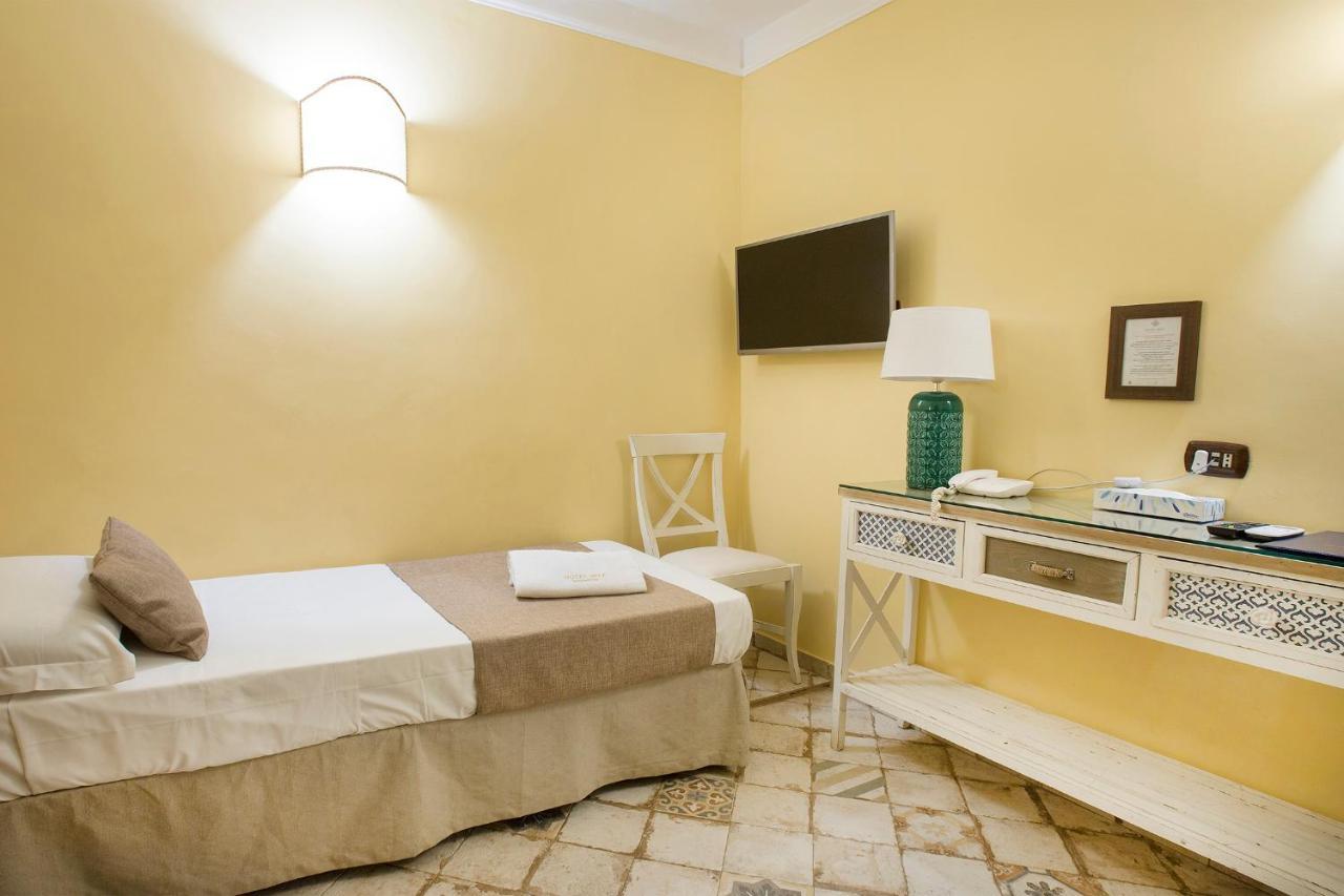 (22 m²), 1 Schlafzimmer und 1 eigene Badezimmer in Historisches Zentrum Neapel Exterior foto