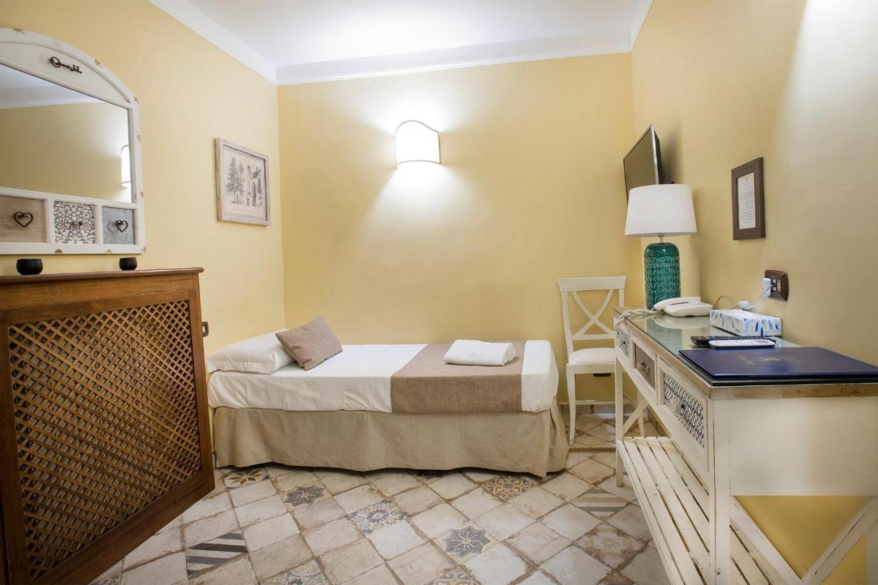 (22 m²), 1 Schlafzimmer und 1 eigene Badezimmer in Historisches Zentrum Neapel Exterior foto