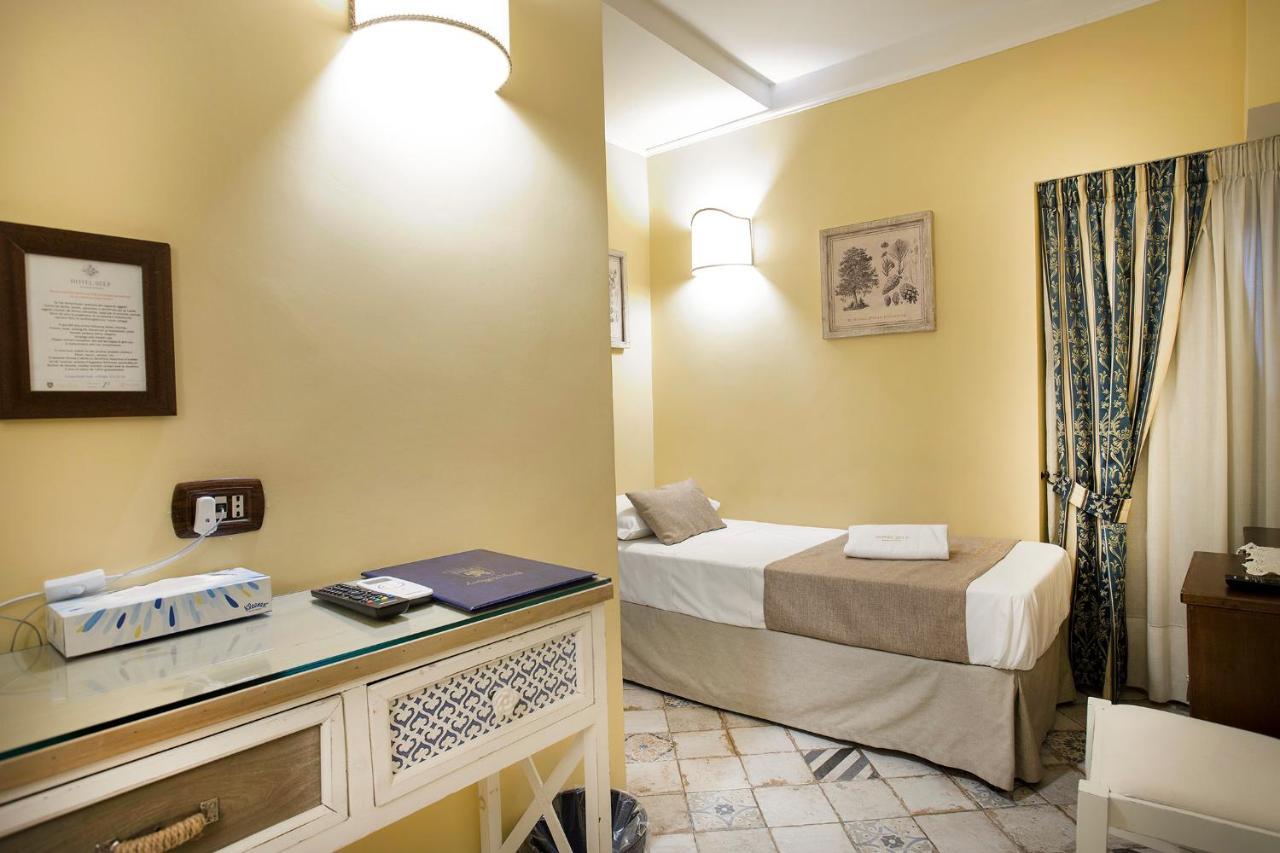 (22 m²), 1 Schlafzimmer und 1 eigene Badezimmer in Historisches Zentrum Neapel Exterior foto