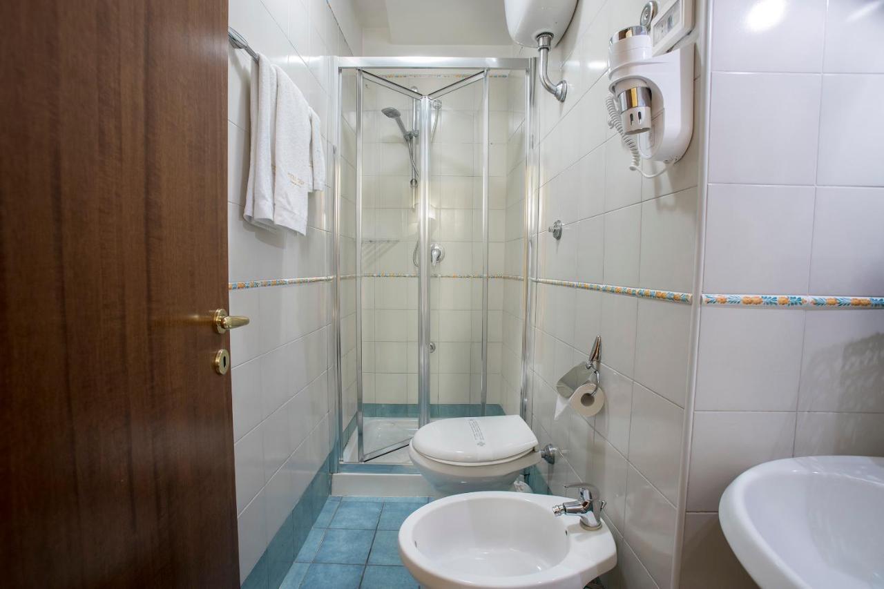 (22 m²), 1 Schlafzimmer und 1 eigene Badezimmer in Historisches Zentrum Neapel Exterior foto