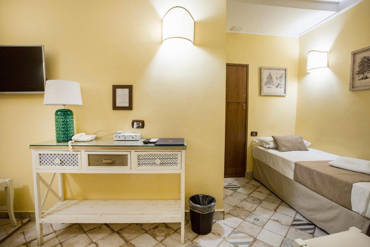 (22 m²), 1 Schlafzimmer und 1 eigene Badezimmer in Historisches Zentrum Neapel Exterior foto