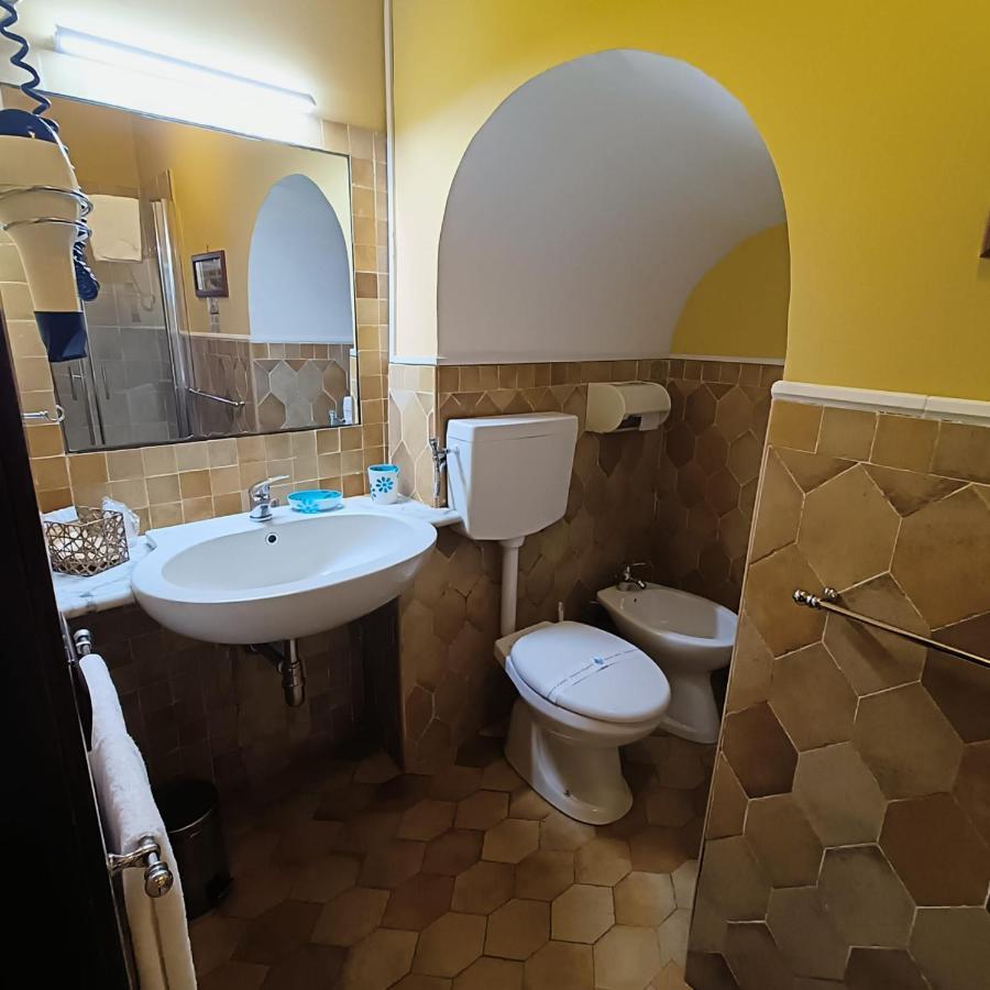 (22 m²), 1 Schlafzimmer und 1 eigene Badezimmer in Historisches Zentrum Neapel Exterior foto