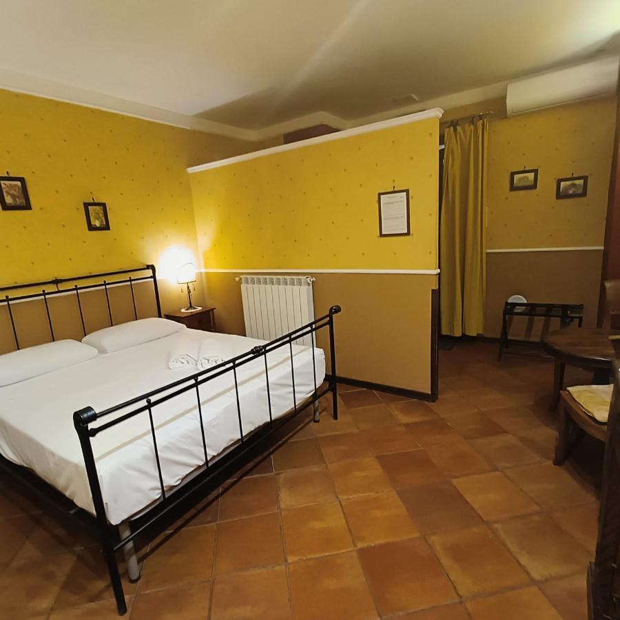 (22 m²), 1 Schlafzimmer und 1 eigene Badezimmer in Historisches Zentrum Neapel Exterior foto