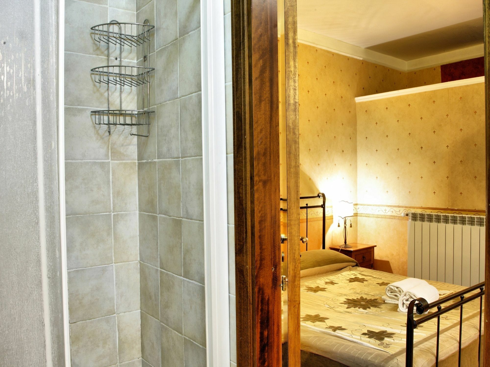 (22 m²), 1 Schlafzimmer und 1 eigene Badezimmer in Historisches Zentrum Neapel Exterior foto